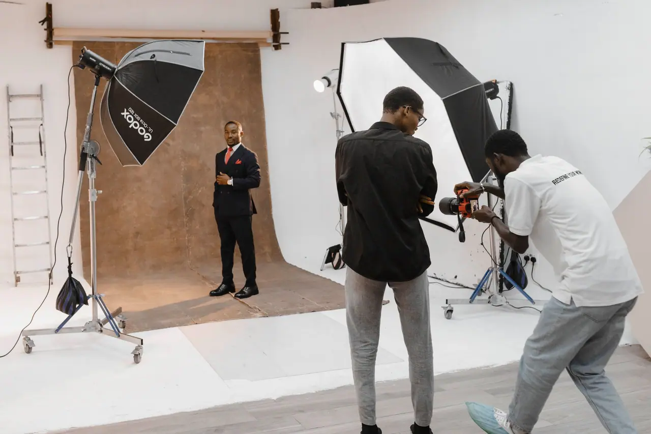 Sesión de retratos en un estudio fotográfico